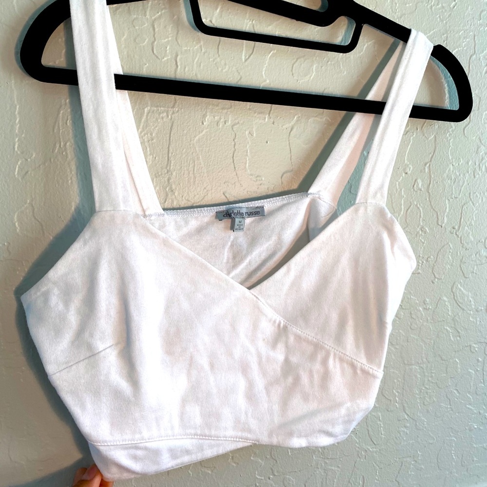 White crop top 🔸